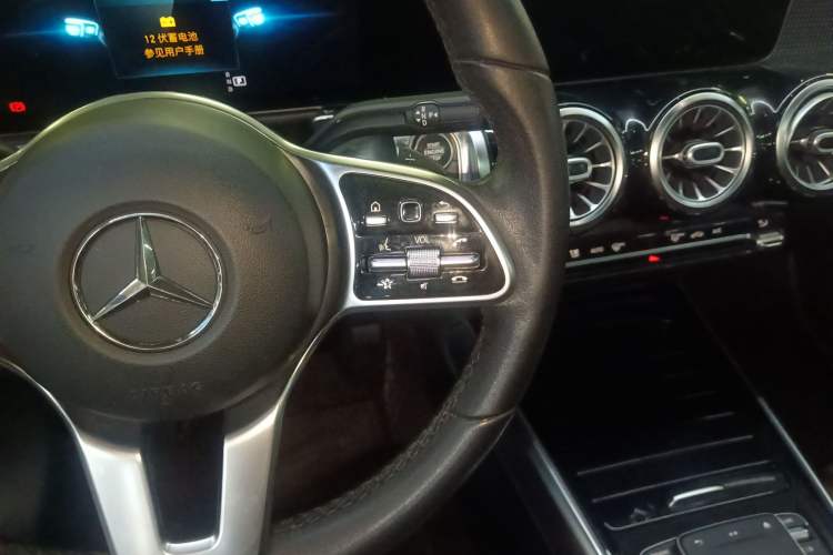 Used Mercedes-Benz GLB 2020 Updated GLB 200 Dynamic Edition Gear Lever