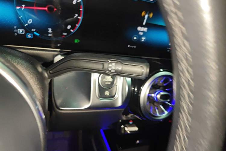 Used Mercedes-Benz GLB 2020 GLB 200 Stylish Edition Gear Lever