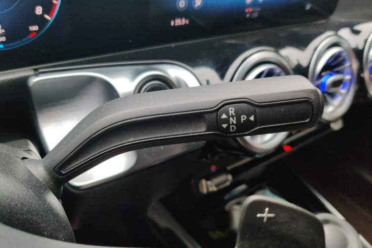 Used Mercedes-Benz GLB 2020 GLB 200 Dynamic Edition Gear Lever