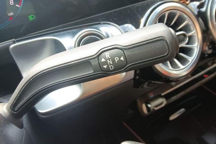 Used Mercedes-Benz GLB 2020 Facelift GLB 200 Fashion Edition Gear Lever