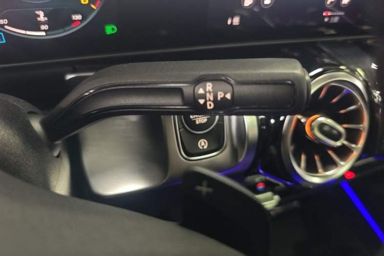 Used Mercedes-Benz GLB 2020 Facelift GLB 200 Fashion Edition Gear Lever
