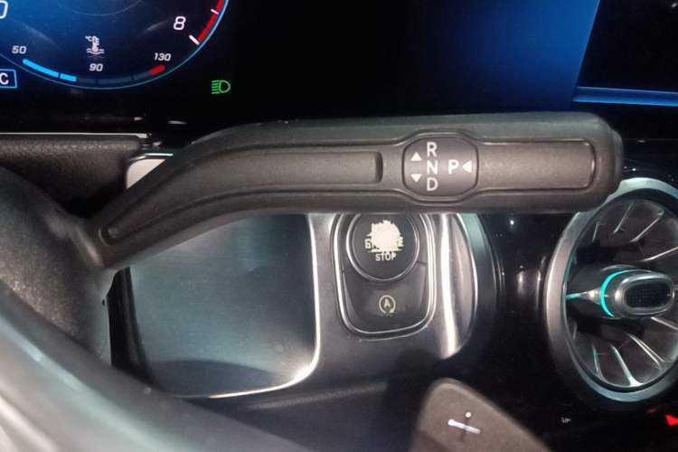 Used Mercedes-Benz GLB 2020 GLB 200 Stylish Edition Gear Lever