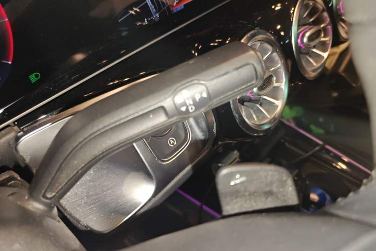 Used Mercedes-Benz GLB 2020 Updated GLB 200 Dynamic Edition Gear Lever