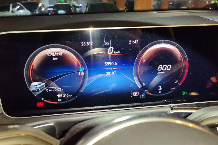 Used Mercedes-Benz GLB 2020 Facelift GLB 200 Fashion Edition Odometer Close Up