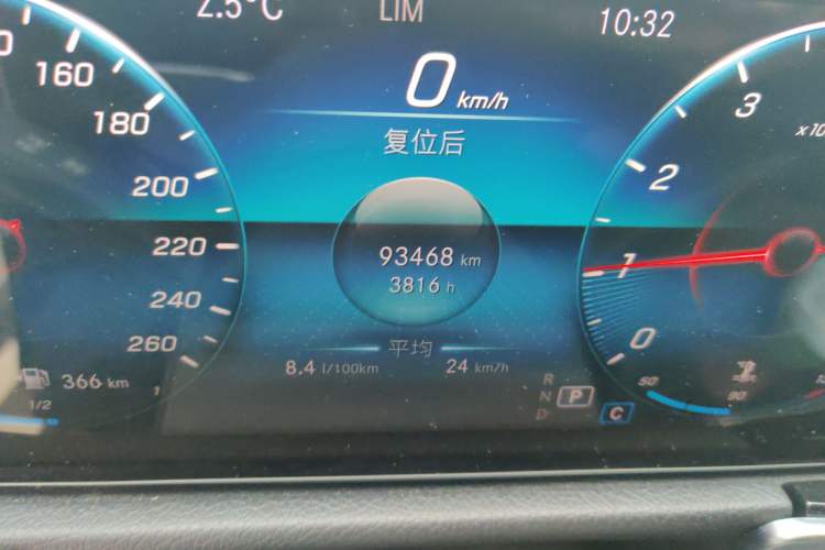 Used Mercedes-Benz GLB 2020 GLB 200 Dynamic Edition Odometer Close Up