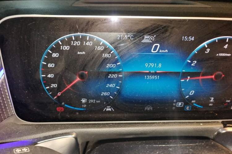 Used Mercedes-Benz GLB 2020 GLB 200 Stylish Edition Odometer Close Up