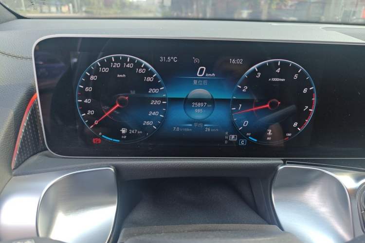 Used Mercedes-Benz GLB 2020 GLB 200 Dynamic Edition Odometer Close Up