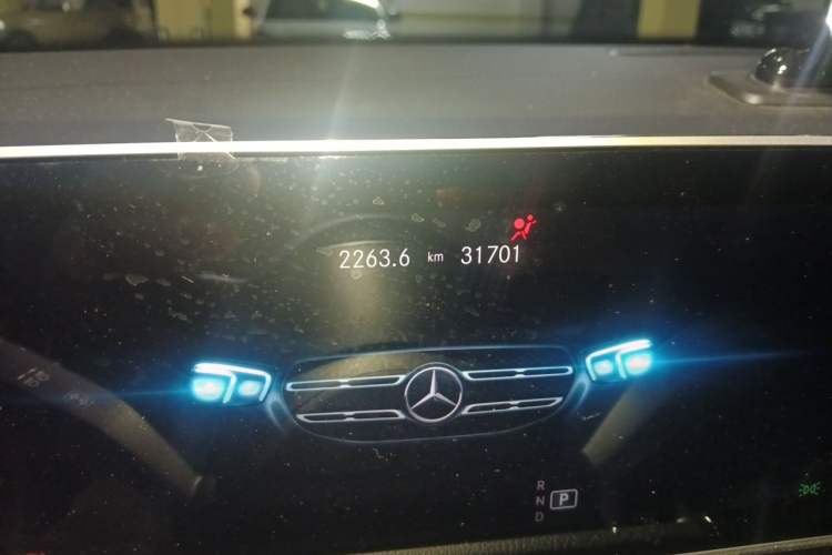 Used Mercedes-Benz GLB 2020 GLB 200 Stylish Edition Odometer Close Up