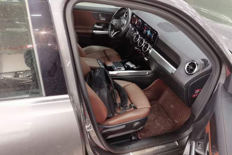Used Mercedes-Benz GLB 2020 GLB 200 Dynamic Edition Right Front Seat
