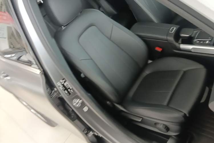 Used Mercedes-Benz GLB 2020 Updated GLB 200 Dynamic Edition Right Front Seat