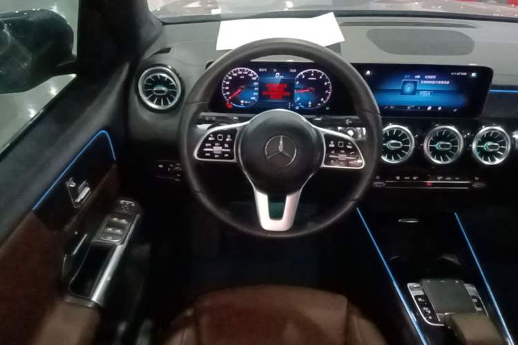 Used Mercedes-Benz GLB 2020 GLB 200 Stylish Edition Steering Wheel