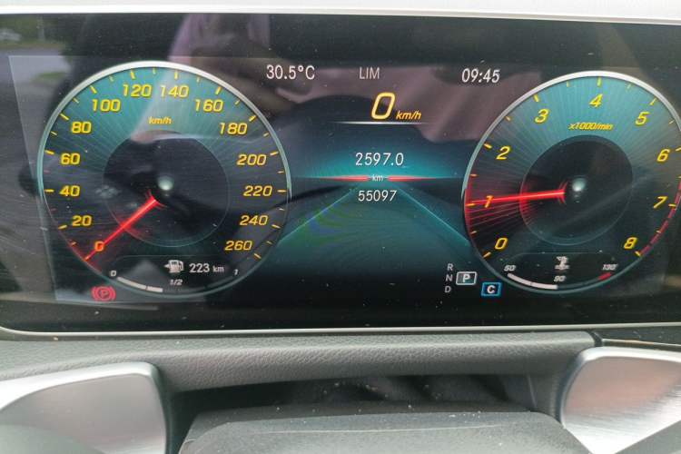 Used Mercedes-Benz GLB 2020 Facelift GLB 200 Fashion Edition Odometer Close Up