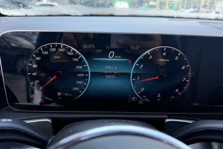 Used Mercedes-Benz GLB 2020 Facelift GLB 200 Fashion Edition Odometer Close Up
