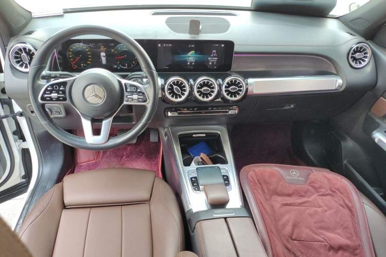 Used Mercedes-Benz GLB 2020 GLB 200 Dynamic Edition Center Console