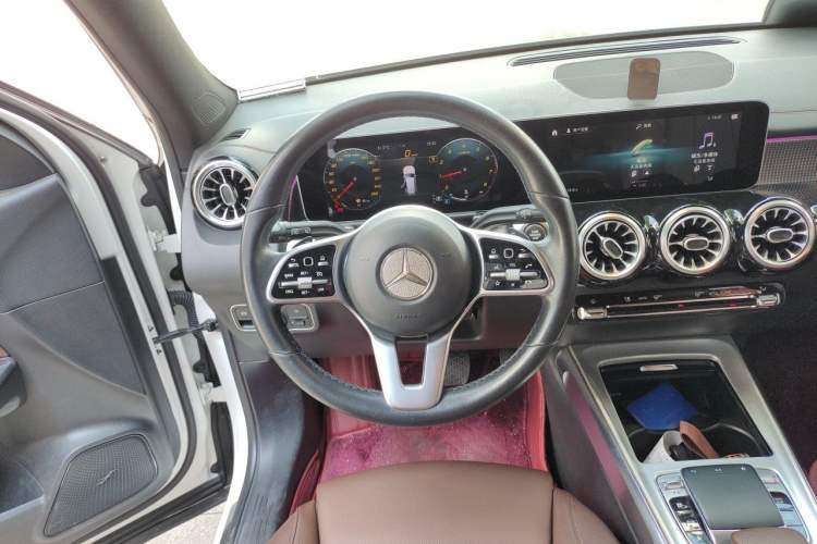 Used Mercedes-Benz GLB 2020 GLB 200 Dynamic Edition Steering Wheel