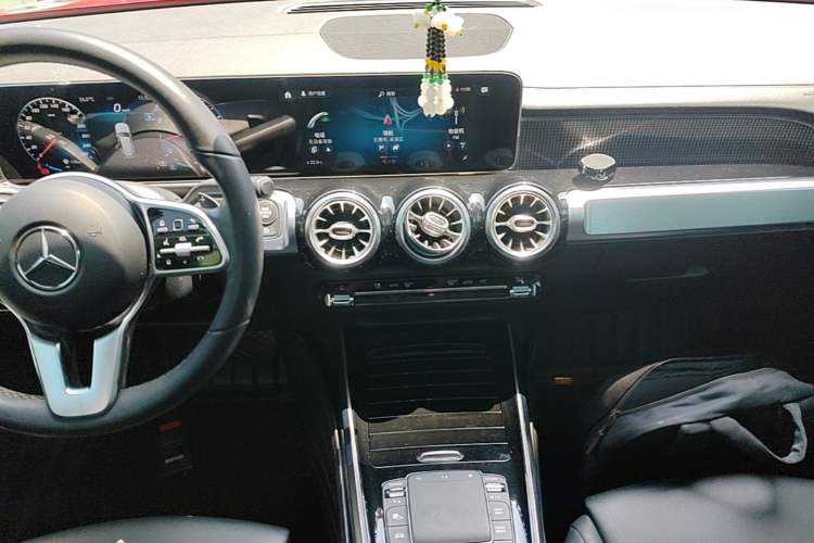 Used Mercedes-Benz GLB 2020 Updated GLB 200 Dynamic Edition Audio And AC Panel