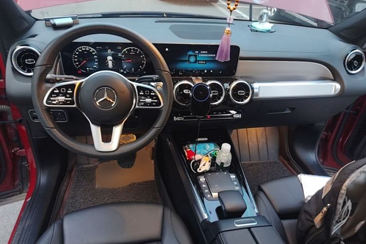 Used Mercedes-Benz GLB 2020 GLB 180 Dynamic Edition Center Console