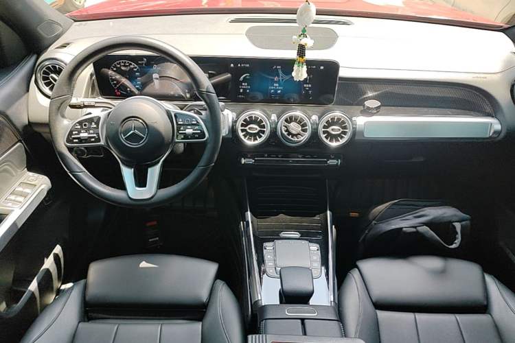 Used Mercedes-Benz GLB 2020 Updated GLB 200 Dynamic Edition Center Console