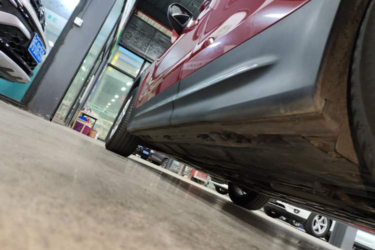 Used Mercedes-Benz GLB 2020 GLB 180 Fashion Model Left Side Sill