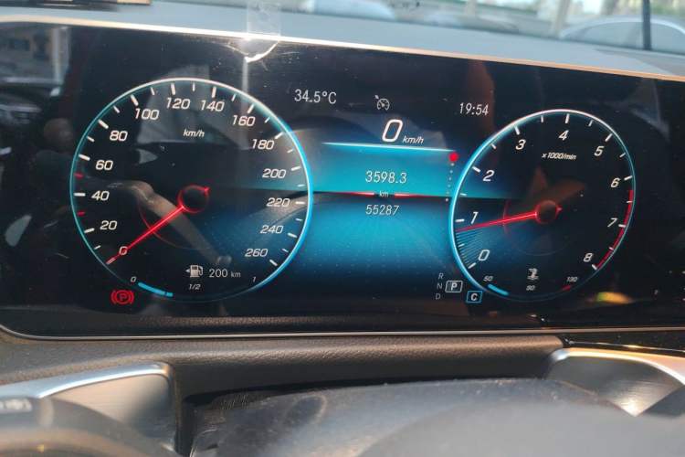 Used Mercedes-Benz GLB 2020 GLB 180 Dynamic Edition Odometer Close Up