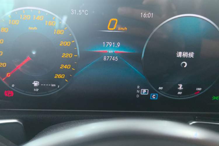 Used Mercedes-Benz GLB 2020 Updated GLB 200 Dynamic Edition Odometer Close Up