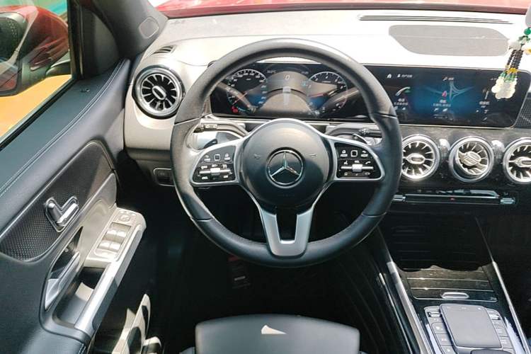 Used Mercedes-Benz GLB 2020 Updated GLB 200 Dynamic Edition Steering Wheel