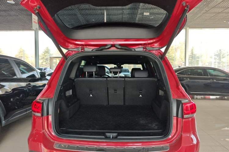 Used Mercedes-Benz GLB 2020 Updated GLB 200 Dynamic Edition Trunk