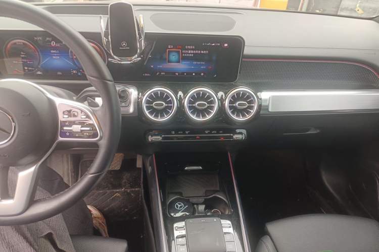 Used Mercedes-Benz GLB 2020 GLB 200 Stylish Edition Audio And AC Panel