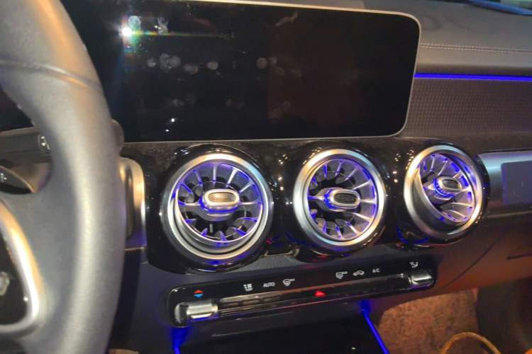 Used Mercedes-Benz GLB 2020 GLB 200 Dynamic Edition Audio And AC Panel