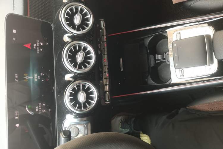 Used Mercedes-Benz GLB 2020 GLB 200 Stylish Edition Audio And AC Panel