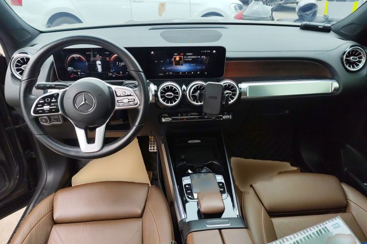 Used Mercedes-Benz GLB 2020 GLB 200 First Edition Special Version Center Console