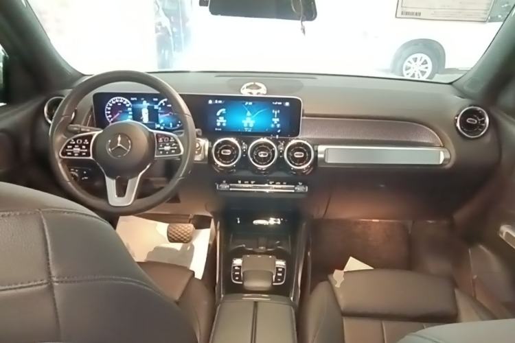 Used Mercedes-Benz GLB 2020 GLB 200 Dynamic Edition Center Console