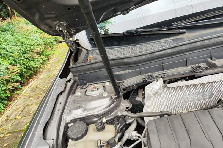 Used Mercedes-Benz GLB 2020 Facelift GLB 200 Fashion Edition Engine Bay Right
