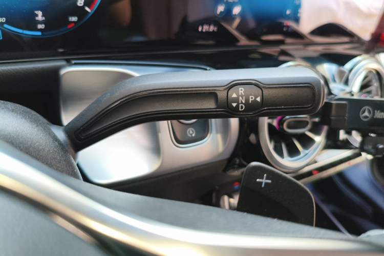 Used Mercedes-Benz GLB 2020 Facelift GLB 200 Fashion Edition Gear Lever