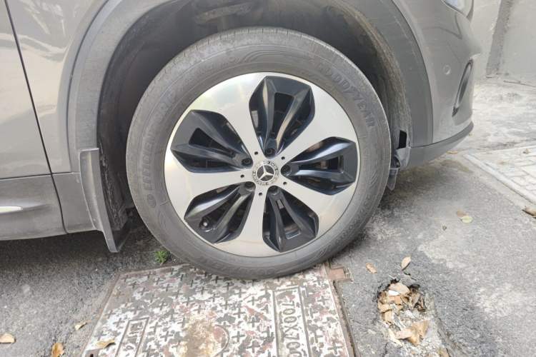 Used Mercedes-Benz GLB 2020 GLB 200 First Edition Special Version Right Front Wheel Hub