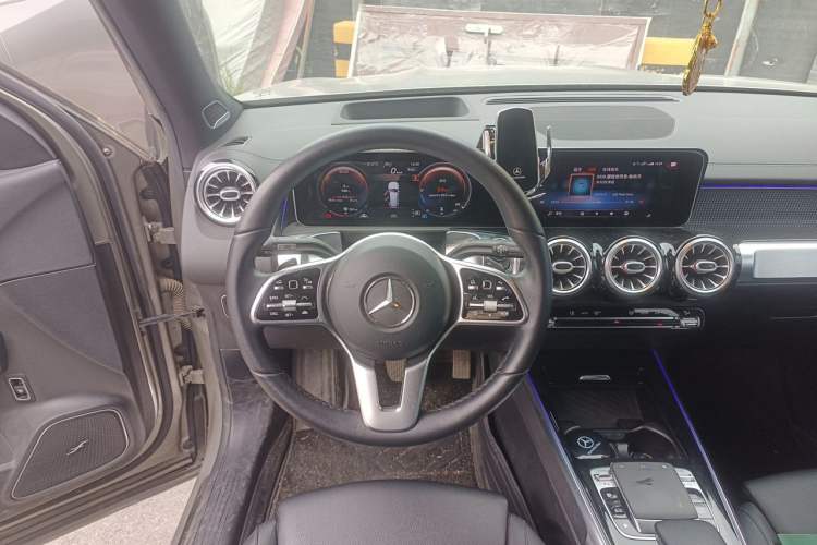 Used Mercedes-Benz GLB 2020 GLB 200 Stylish Edition Steering Wheel