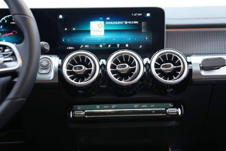 Used Mercedes-Benz GLB 2020 GLB 200 Stylish Edition Audio And AC Panel