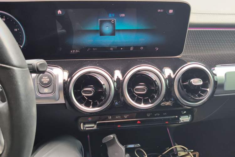 Used Mercedes-Benz GLB 2020 GLB 200 Dynamic Edition Audio And AC Panel