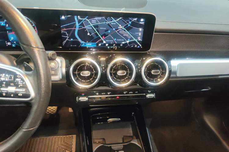 Used Mercedes-Benz GLB 2020 GLB 200 Dynamic Edition Audio And AC Panel