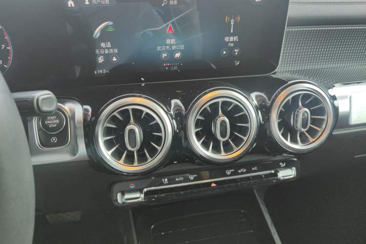 Used Mercedes-Benz GLB 2020 GLB 200 Stylish Edition Audio And AC Panel