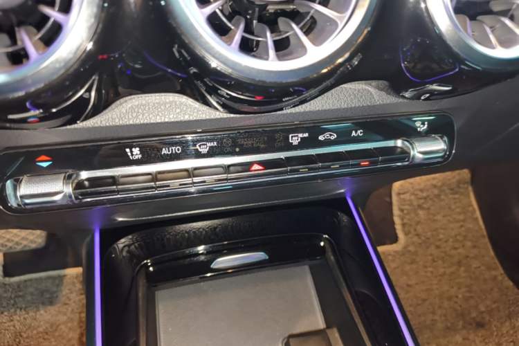 Used Mercedes-Benz GLB 2020 Facelift GLB 200 Fashion Edition Audio And AC Panel