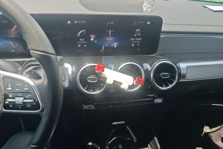 Used Mercedes-Benz GLB 2020 GLB 180 Dynamic Edition Audio And AC Panel