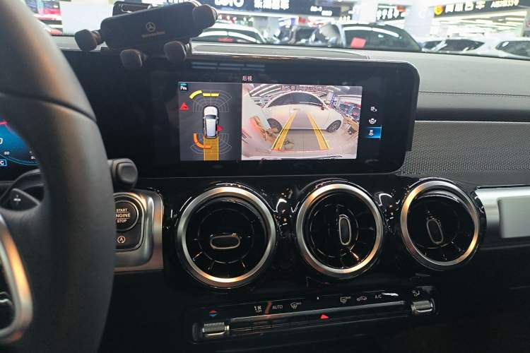 Used Mercedes-Benz GLB 2020 GLB 180 Dynamic Edition Audio And AC Panel