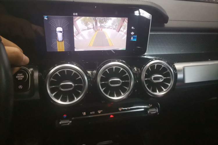 Used Mercedes-Benz GLB 2020 Facelift GLB 200 Fashion Edition Audio And AC Panel