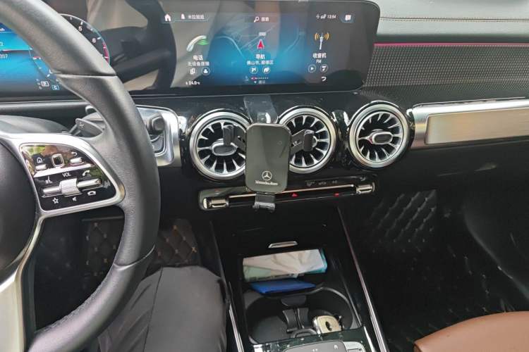 Used Mercedes-Benz GLB 2020 GLB 200 Dynamic Edition Audio And AC Panel