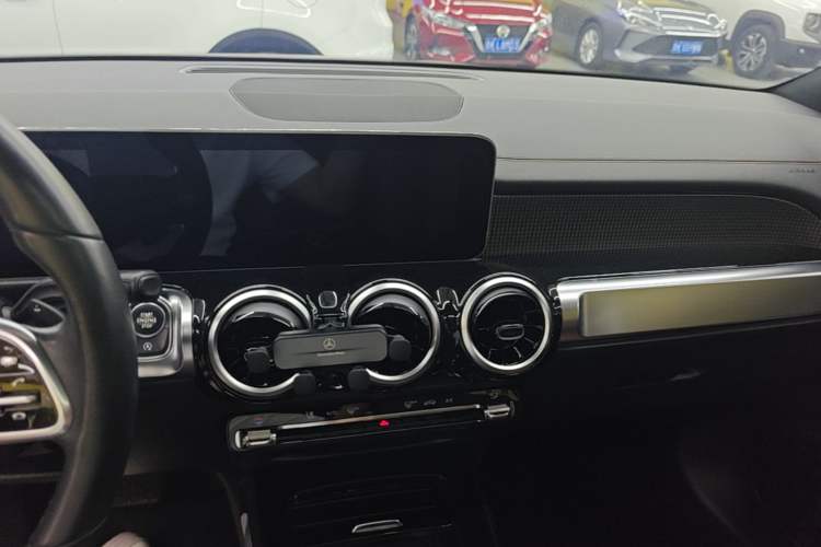 Used Mercedes-Benz GLB 2020 GLB 200 Dynamic Edition Audio And AC Panel