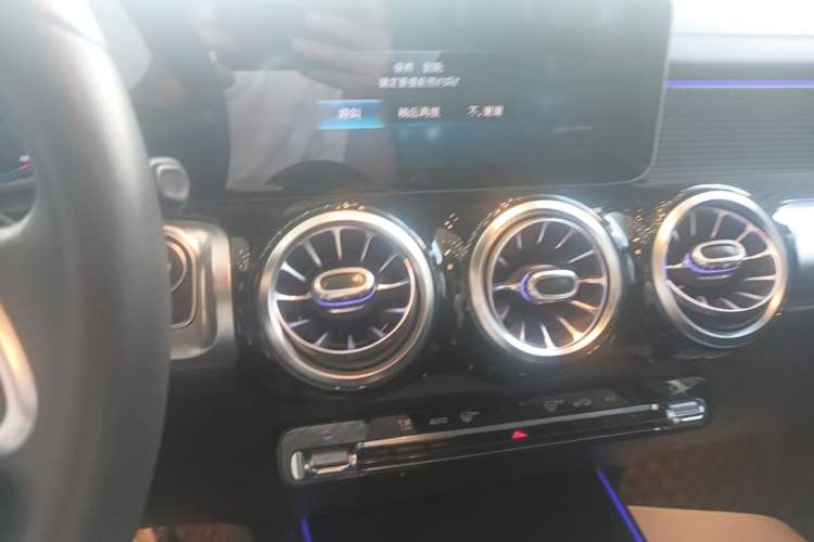 Used Mercedes-Benz GLB 2020 Facelift GLB 200 Fashion Edition Audio And AC Panel