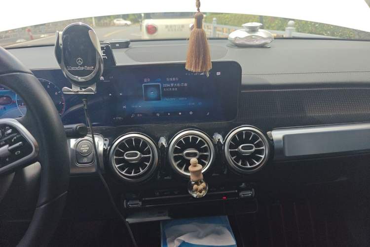 Used Mercedes-Benz GLB 2020 Facelift GLB 200 Fashion Edition Audio And AC Panel
