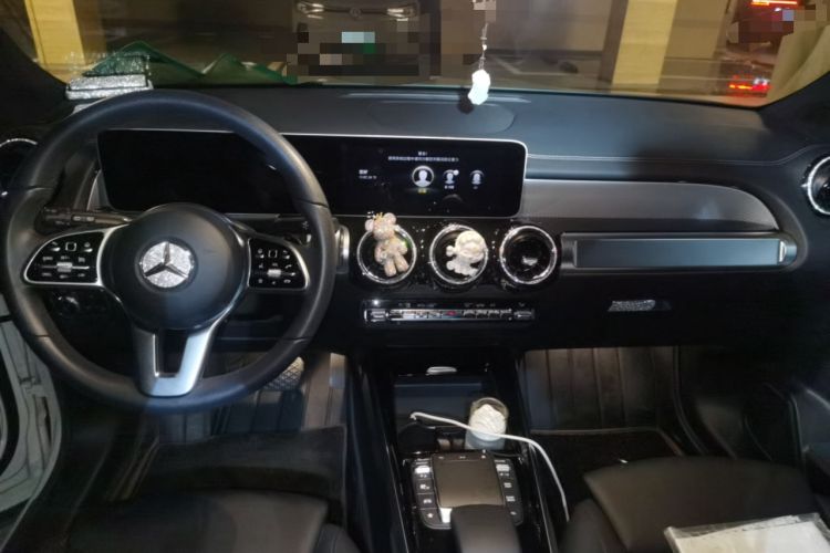 Used Mercedes-Benz GLB 2020 GLB 180 Dynamic Edition Center Console