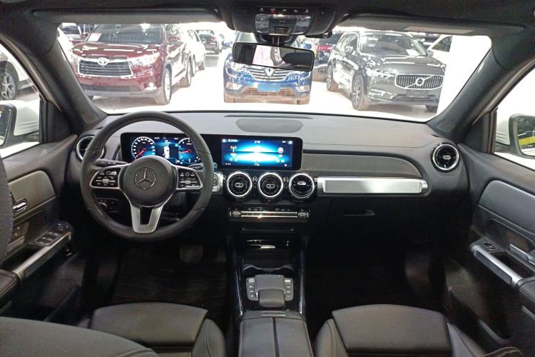 Used Mercedes-Benz GLB 2020 GLB 180 Dynamic Edition Center Console